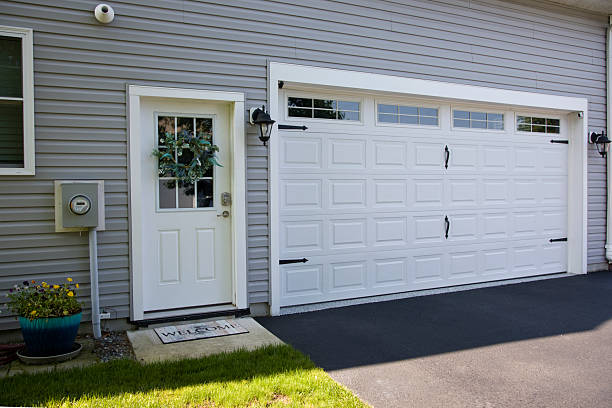 24/7 Emergency Garage Door Panel Replacement experts in St. Stephens, NC